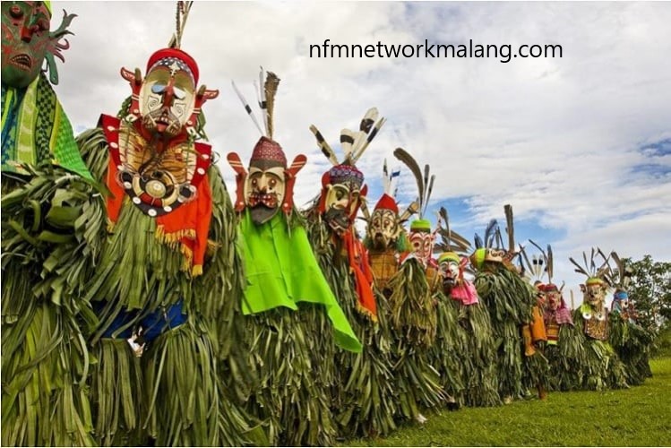 Tari Hudoq: Topeng